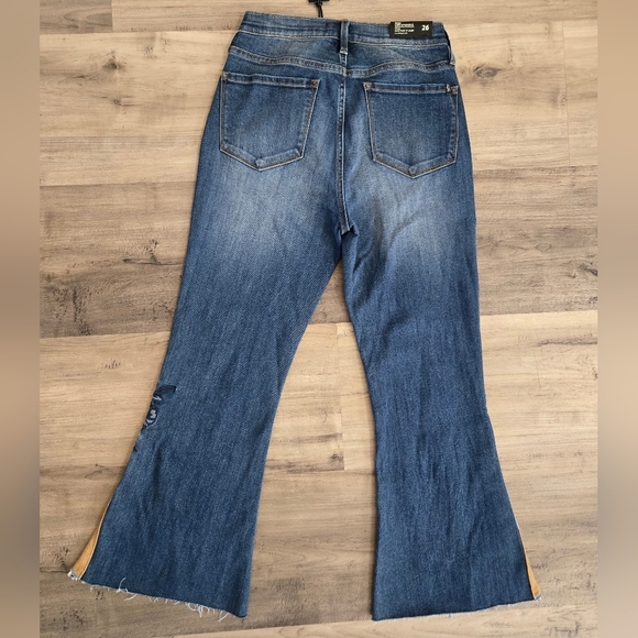 NWT - Buffalo David Bitton High Rise Leg Opening Embroidered Jeans 26 - Picture 2 of 15